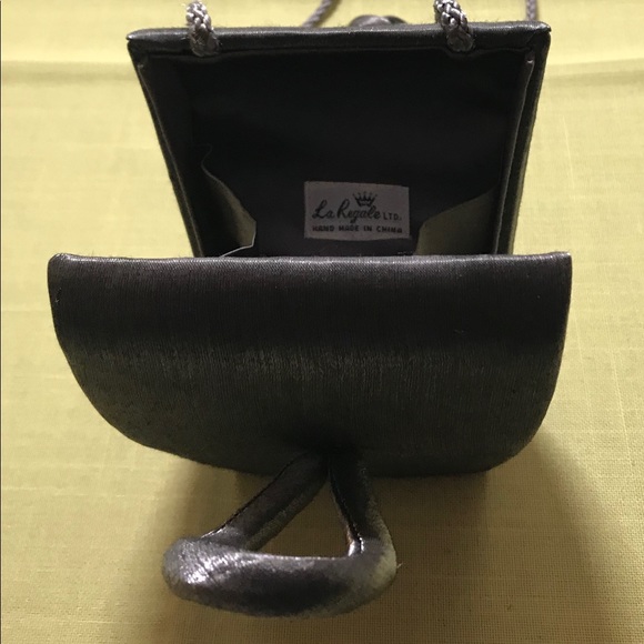 La Regale shiny grey vintage clutch - Picture 6 of 8